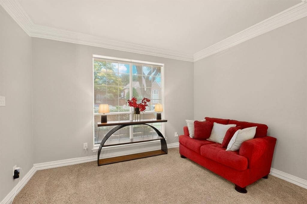 712 Water Oak Drive, Plano, TX 75025 Neutral wall paint, crown molding, and baseboard trim enhance this versatile room