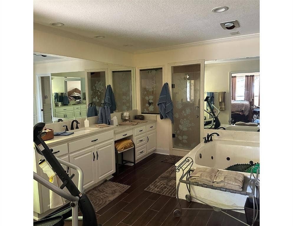 Primary Bathroom (Left Side)