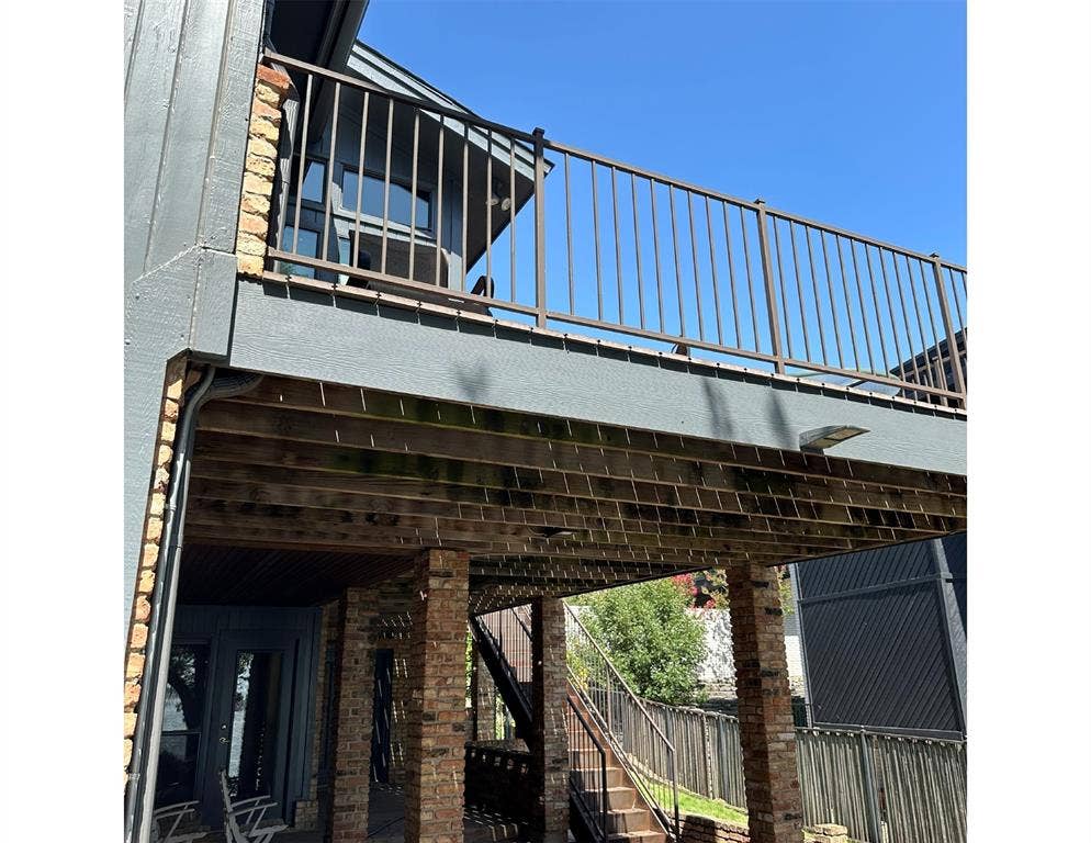 Upper and Lower Balconies