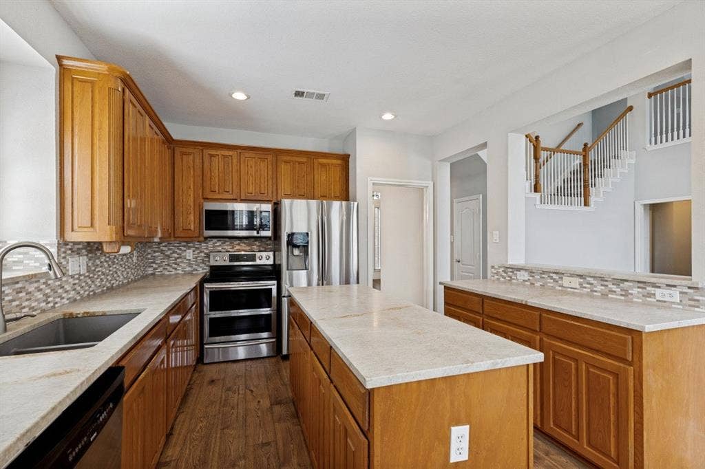 3912 Sunflower Lane, Plano, TX 75025 3912 Sunflower Lane, Plano, TX 75025