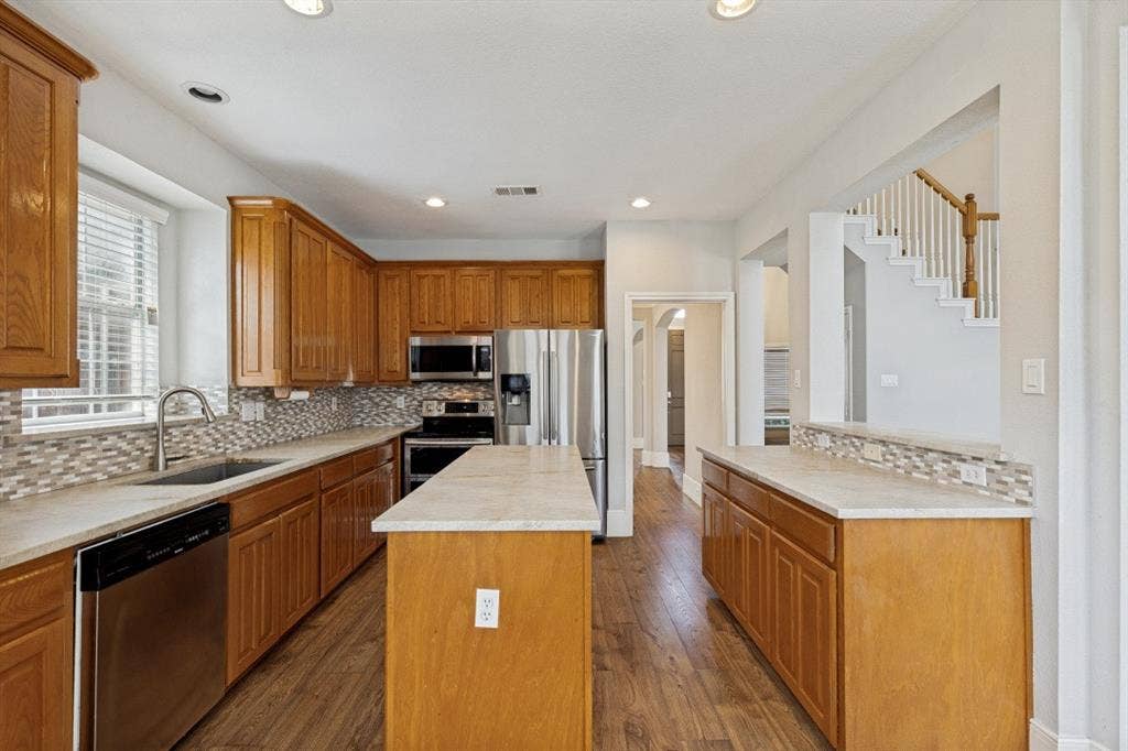 3912 Sunflower Lane, Plano, TX 75025 3912 Sunflower Lane, Plano, TX 75025