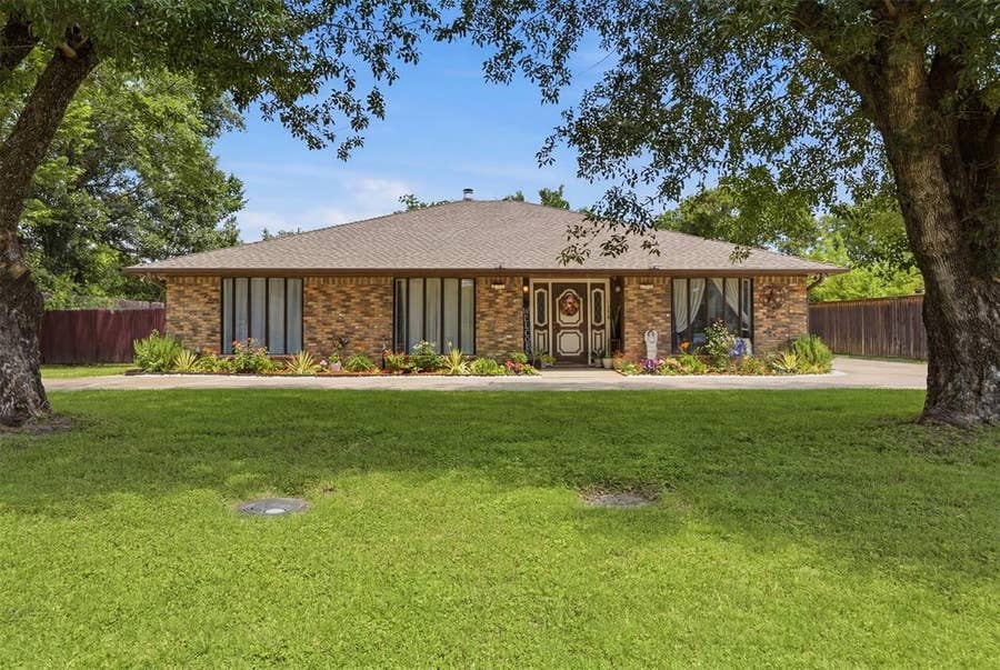 Property photo for 1933 Potter Lane, Mesquite, TX