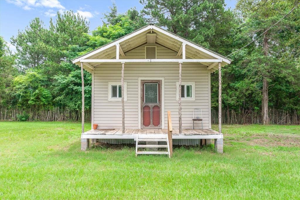 21022 US Highway 271 Highway, Gladewater, TX 75647 Small home for caretaker, weekend stay, and hunting cabin.