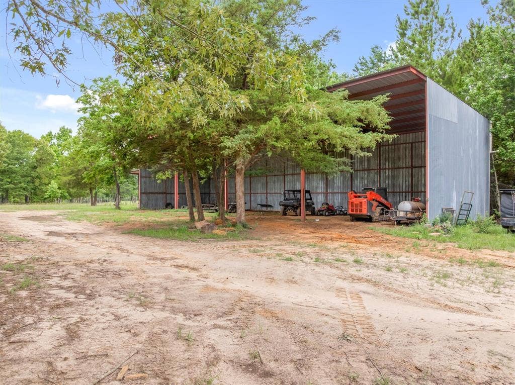 21022 US Highway 271 Highway, Gladewater, TX 75647 Equipment and hay barn. 100 X 35'