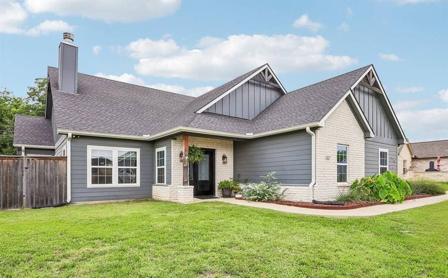 Property photo for 116 E Bexar Street, Mabank, TX
