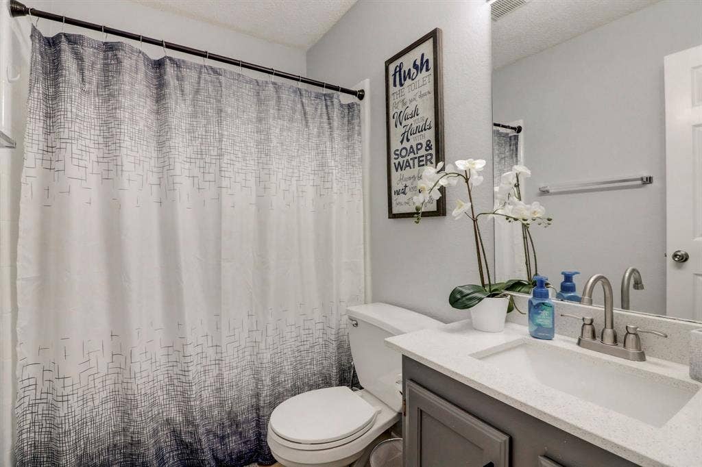 6302 Mount Vernon Drive, Frisco, TX 75035 6302 Mount Vernon Drive, Frisco, TX 75035
