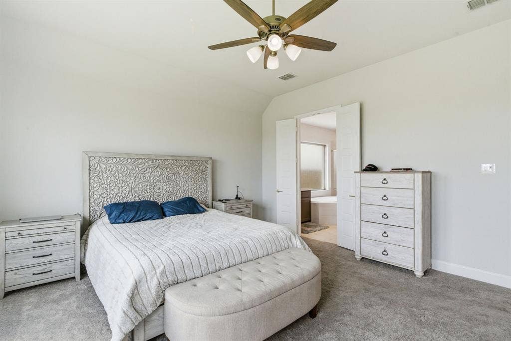 915 Winter Cherry Lane, Haslet, TX 76052