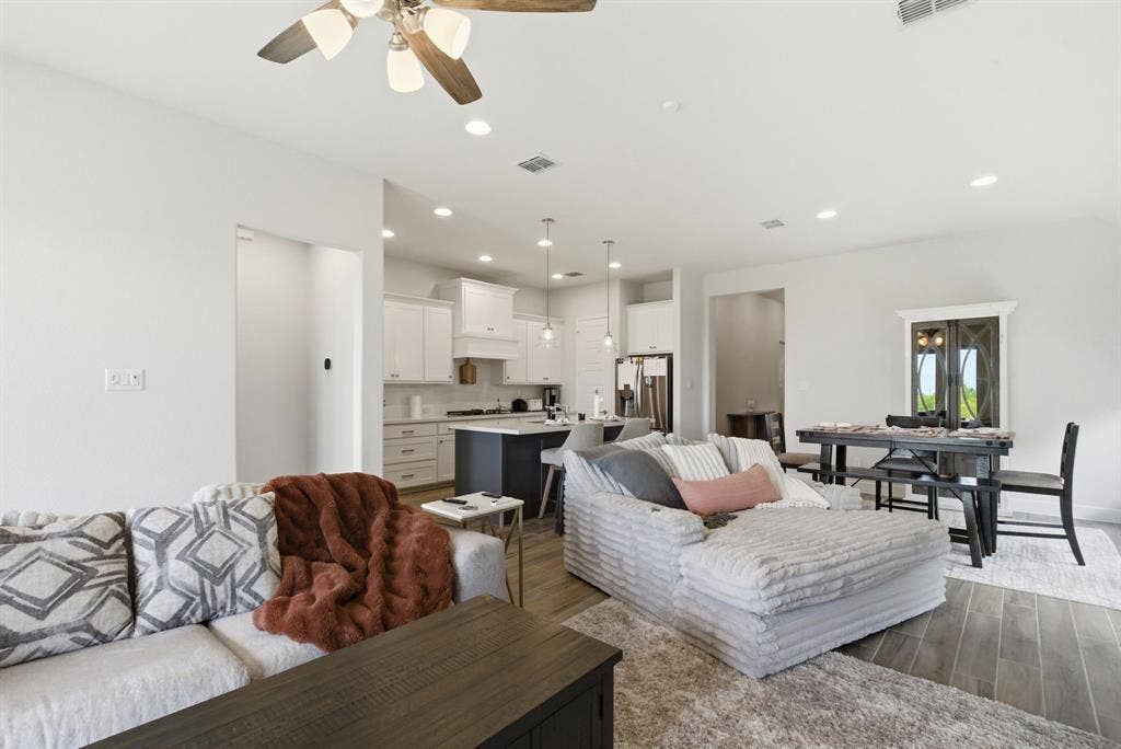 915 Winter Cherry Lane, Haslet, TX 76052