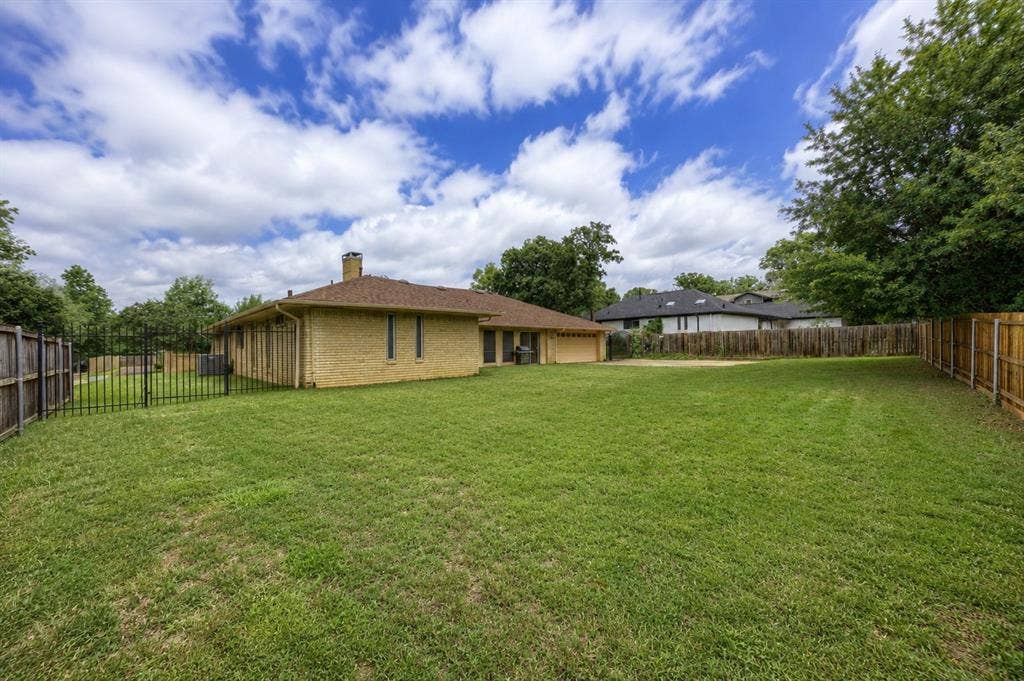 2125 Woodbrook Street, Denton, TX 76205 2125 Woodbrook Street, Denton, TX 76205