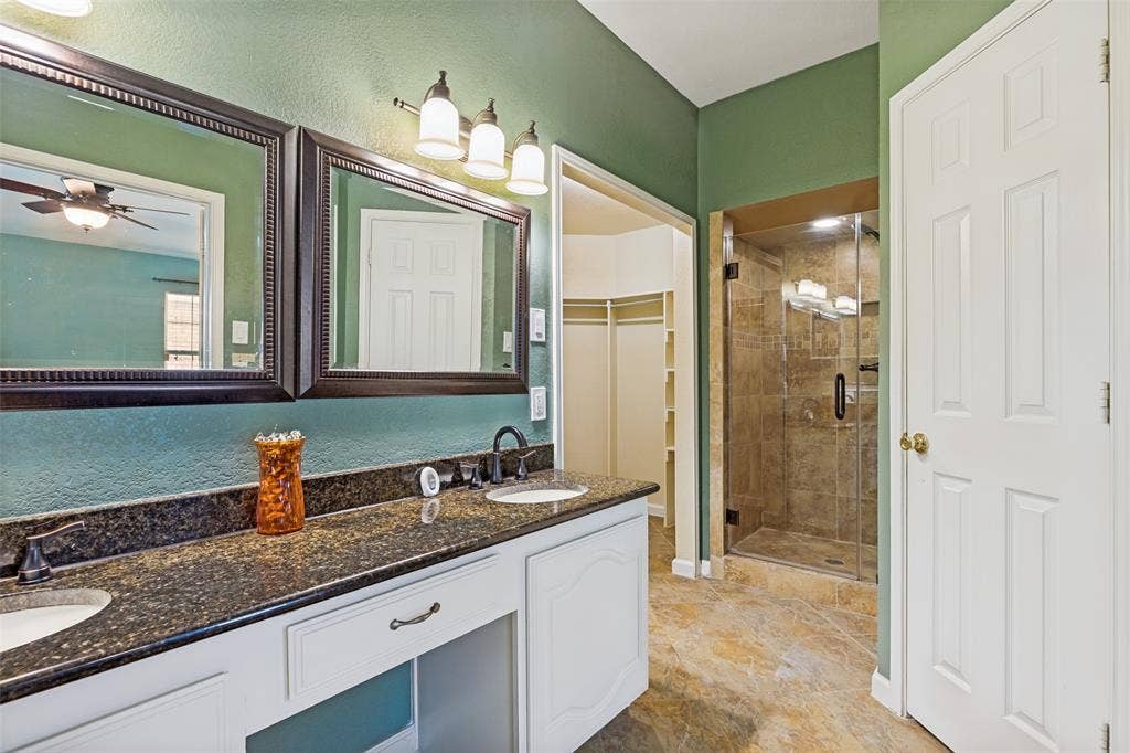 6816 Aimpoint Drive, Plano, TX 75023 6816 Aimpoint Drive, Plano, TX 75023