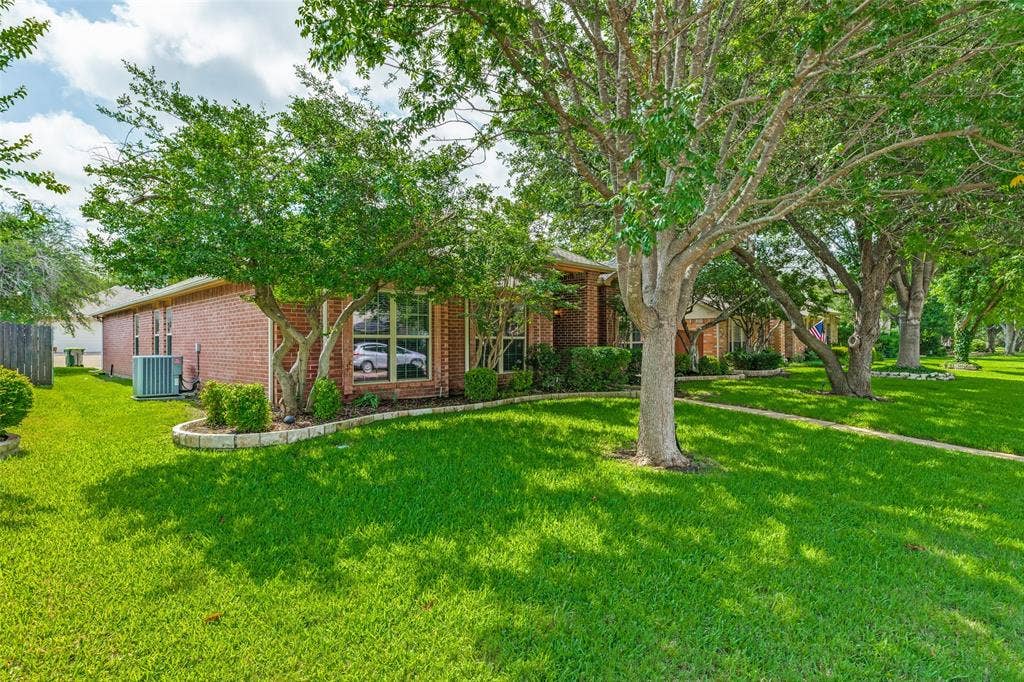 6816 Aimpoint Drive, Plano, TX 75023 6816 Aimpoint Drive, Plano, TX 75023