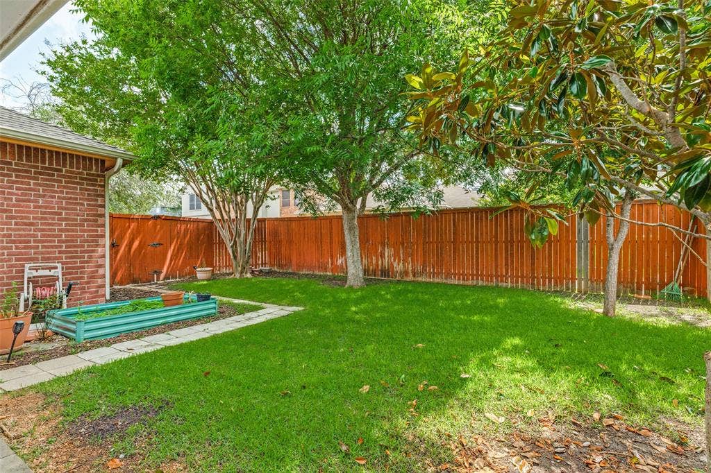 6816 Aimpoint Drive, Plano, TX 75023 6816 Aimpoint Drive, Plano, TX 75023