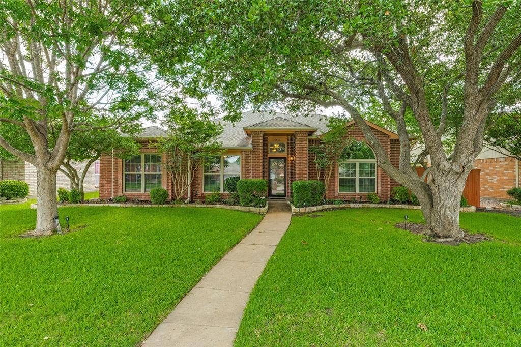 6816 Aimpoint Drive, Plano, TX 75023 6816 Aimpoint Drive, Plano, TX 75023