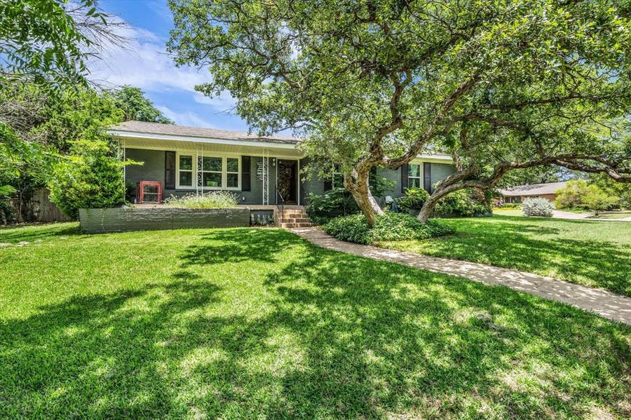 Property photo for 2340 Lake Ridge Circle, Waco, TX