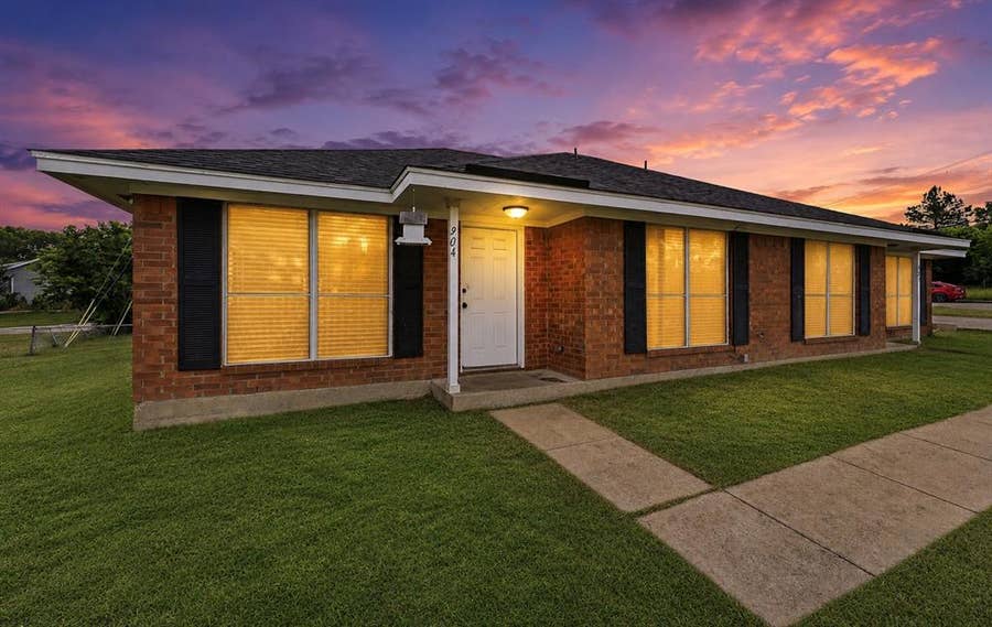 Property photo for 904 Overlook Drive, Midlothian, TX