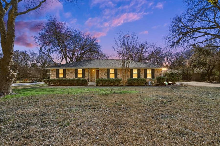 Property photo for 412 Spinner Road, DeSoto, TX