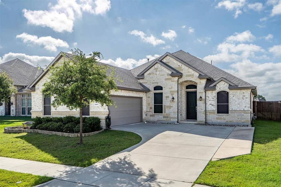 Property photo for 3667 Rolling Meadows Drive, Grand Prairie, TX