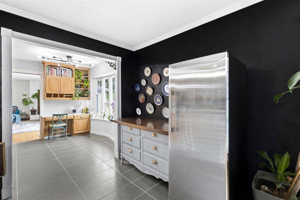 216 Meadowlark Lane, Wylie, TX 75098 Butlers Panty open to the Kitchen and Breakfast nook with built in desk area and cabinets.