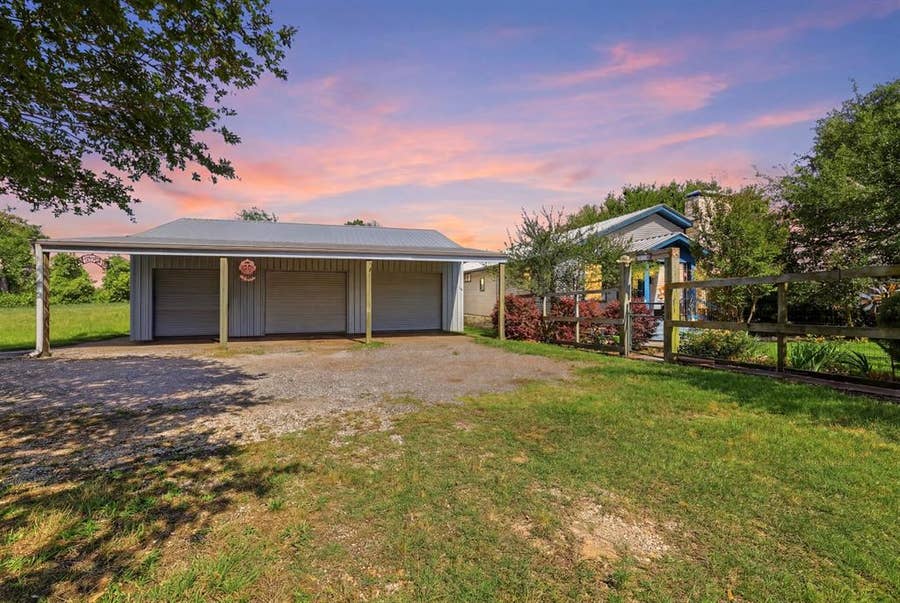 Property photo for 702 Noonday Road, Chandler, TX