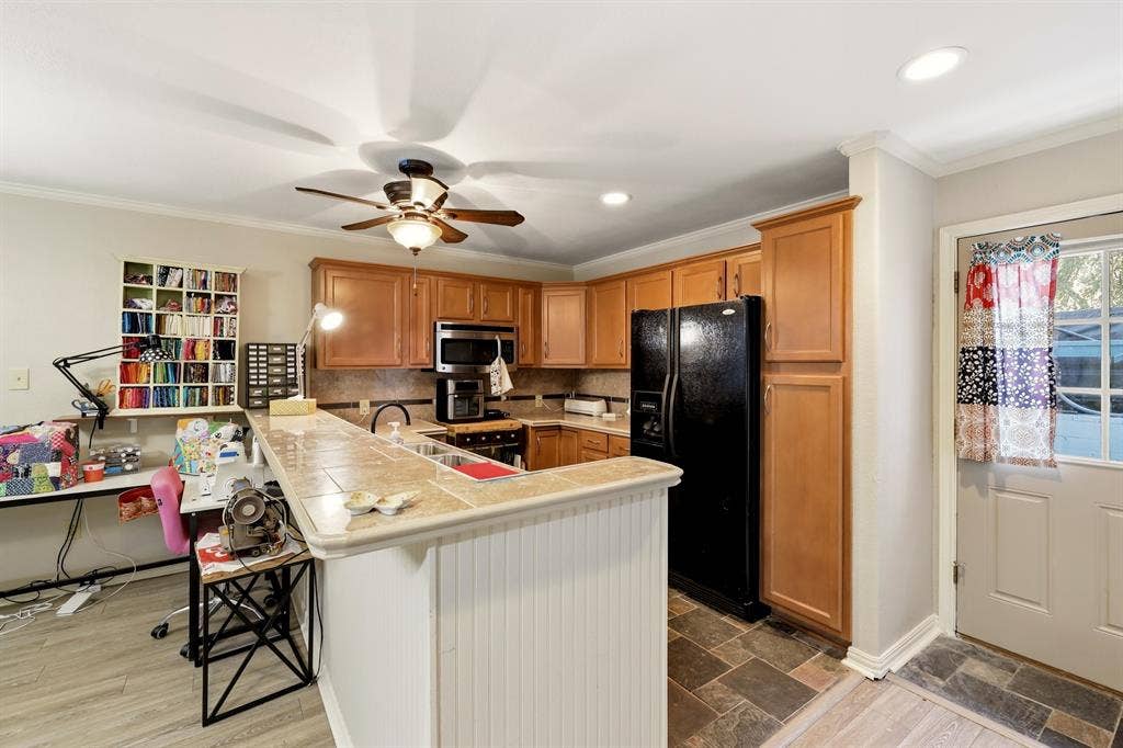 702 Noonday Road, Chandler, TX 75758 Small House Kitchen