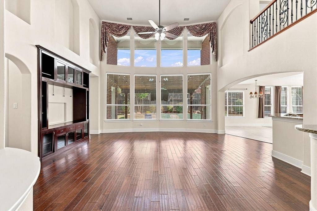509 Wentworth Lane, Murphy, TX 75094 Soaring two-story great room with expansive multi-pane windows flooding the space with natural light