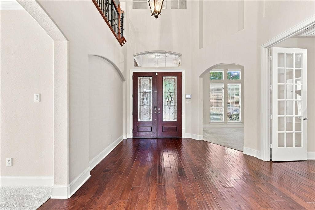 509 Wentworth Lane, Murphy, TX 75094 Two-story foyer with rich wood-finish flooring