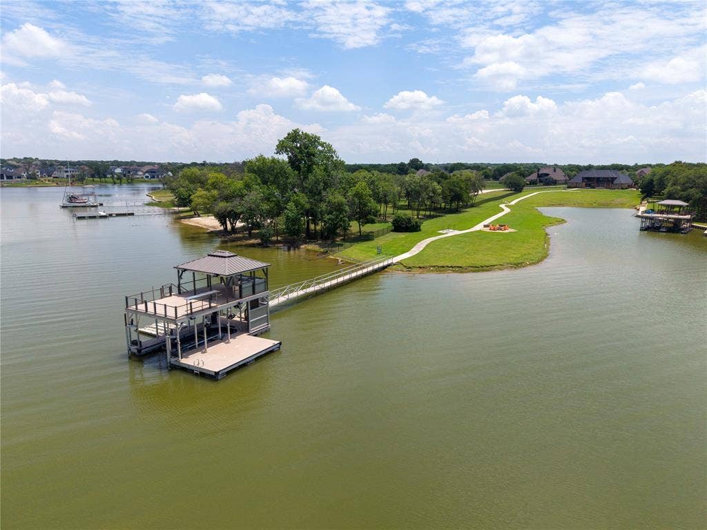 6412 Preferred Drive, Fort Worth, TX 76179 6412 Preferred Drive, Fort Worth, TX 76179