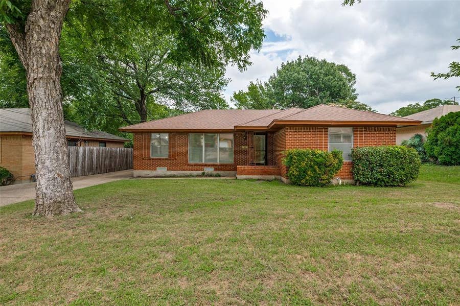 Property photo for 4126 Elk Horn Trail, Dallas, TX