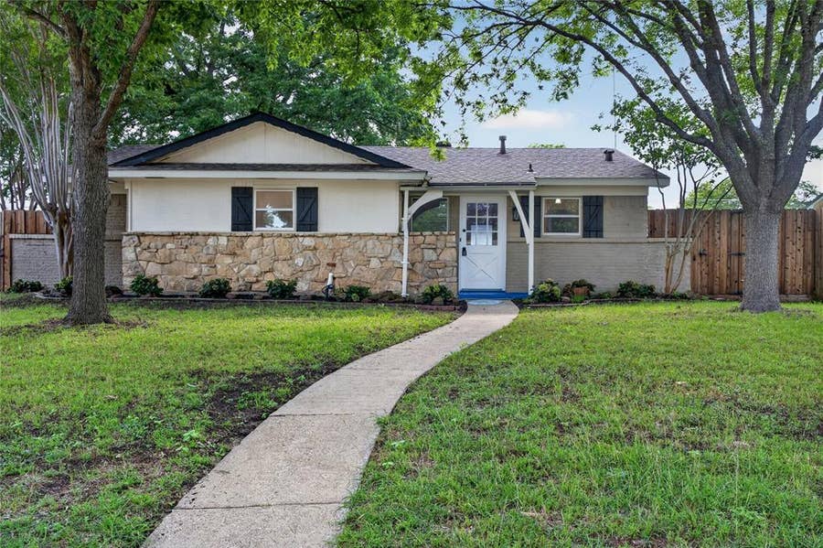 Property photo for 1621 Debbie Drive, Plano, TX