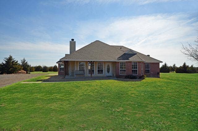Property photo for 864 County Road 2730, Farmersville, TX