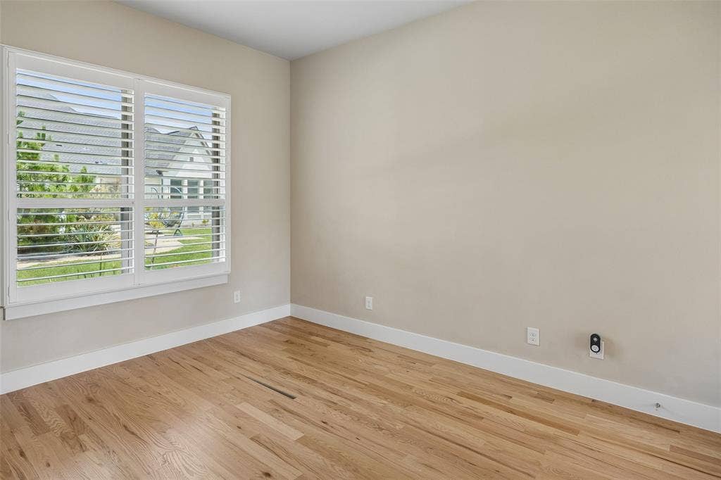 6300 Warwick Way, Parker, TX 75002 Guest house bedroom with private bathroom and walk in closet