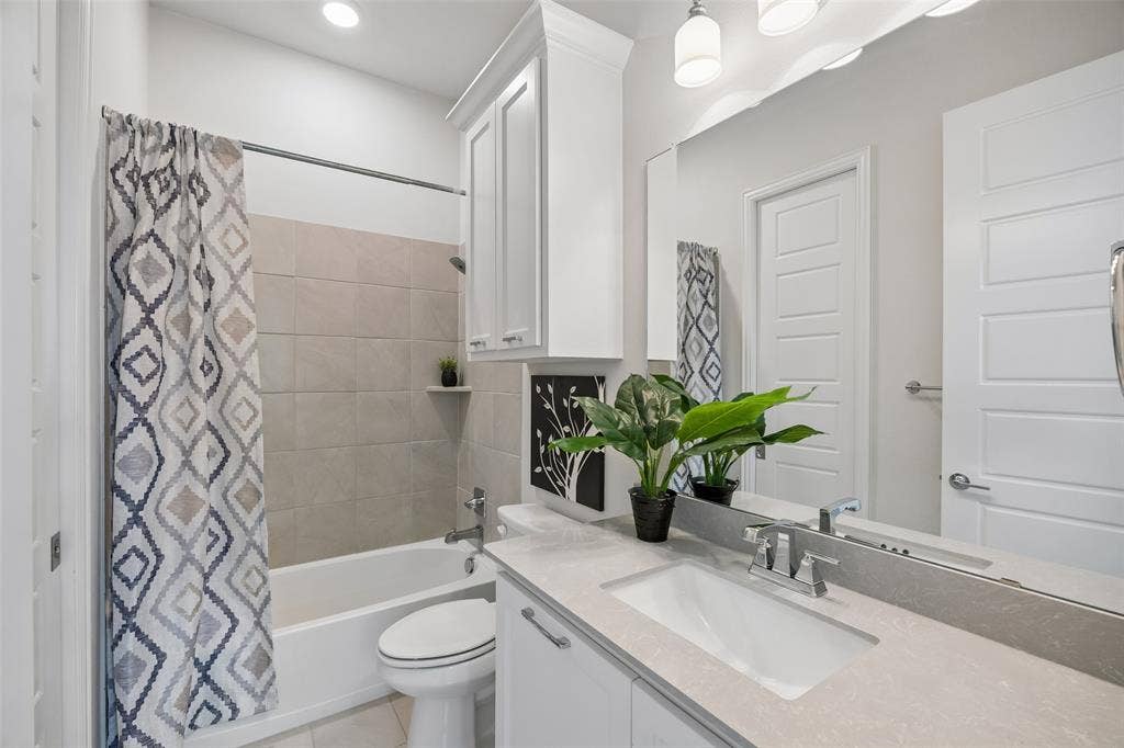 6300 Warwick Way, Parker, TX 75002 Private bathroom