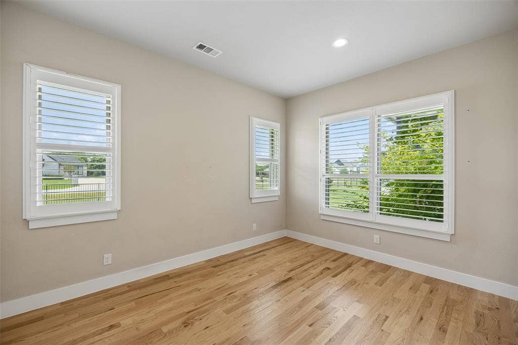 6300 Warwick Way, Parker, TX 75002 Additional bedroom in the guest house with private bathroom and walk in closet