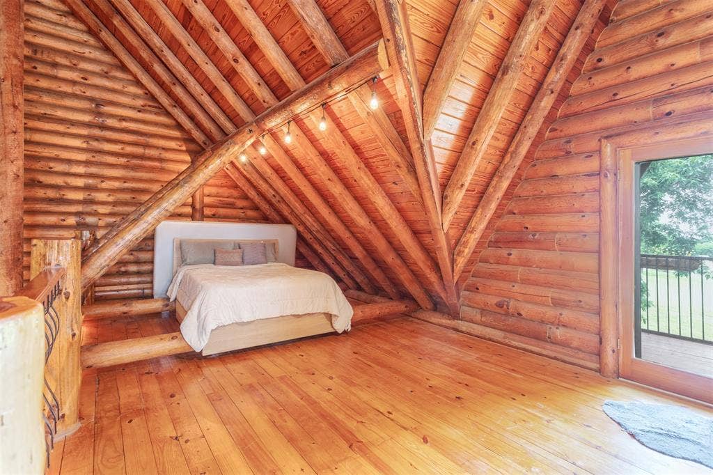 Lots of space in the loft for guests, office or gameroom