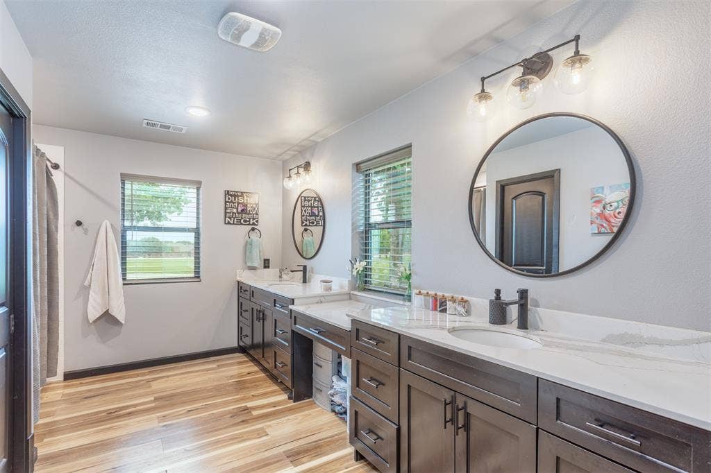 Large bathroom in the addition