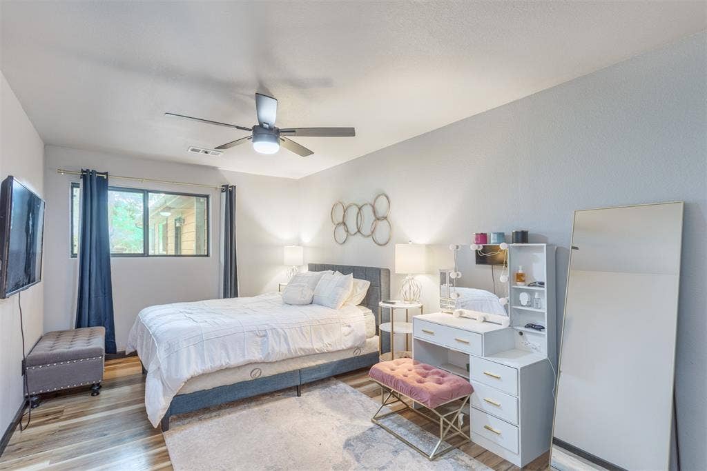 1st level bedroom