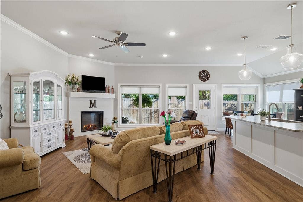 10059 Dayspring Drive, Flint, TX 75762 10059 Dayspring Drive, Flint, TX 75762