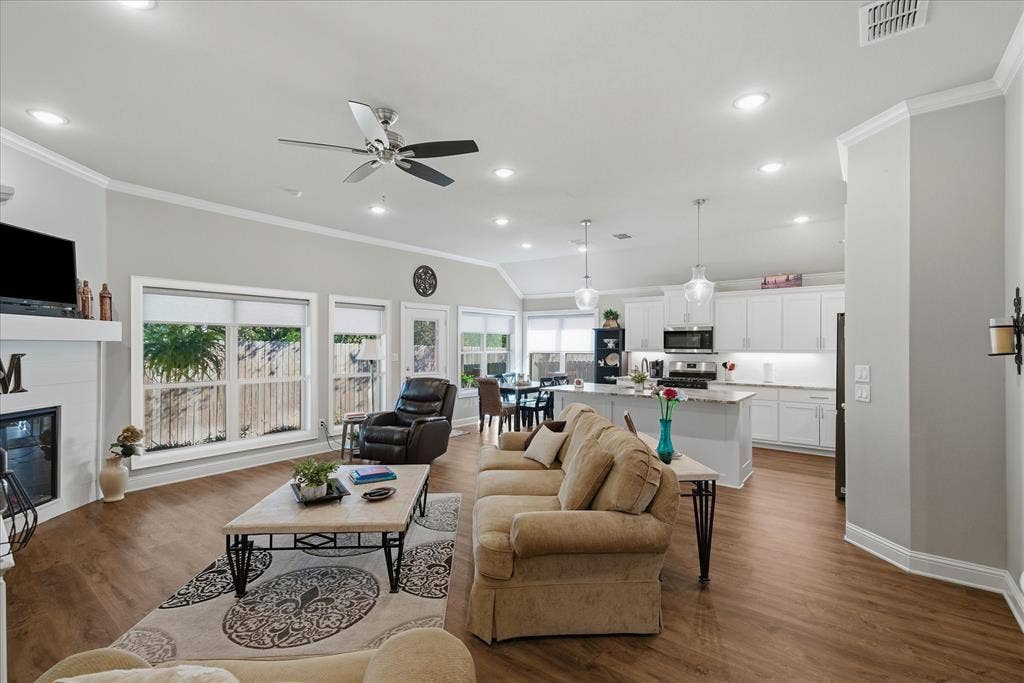 10059 Dayspring Drive, Flint, TX 75762 10059 Dayspring Drive, Flint, TX 75762
