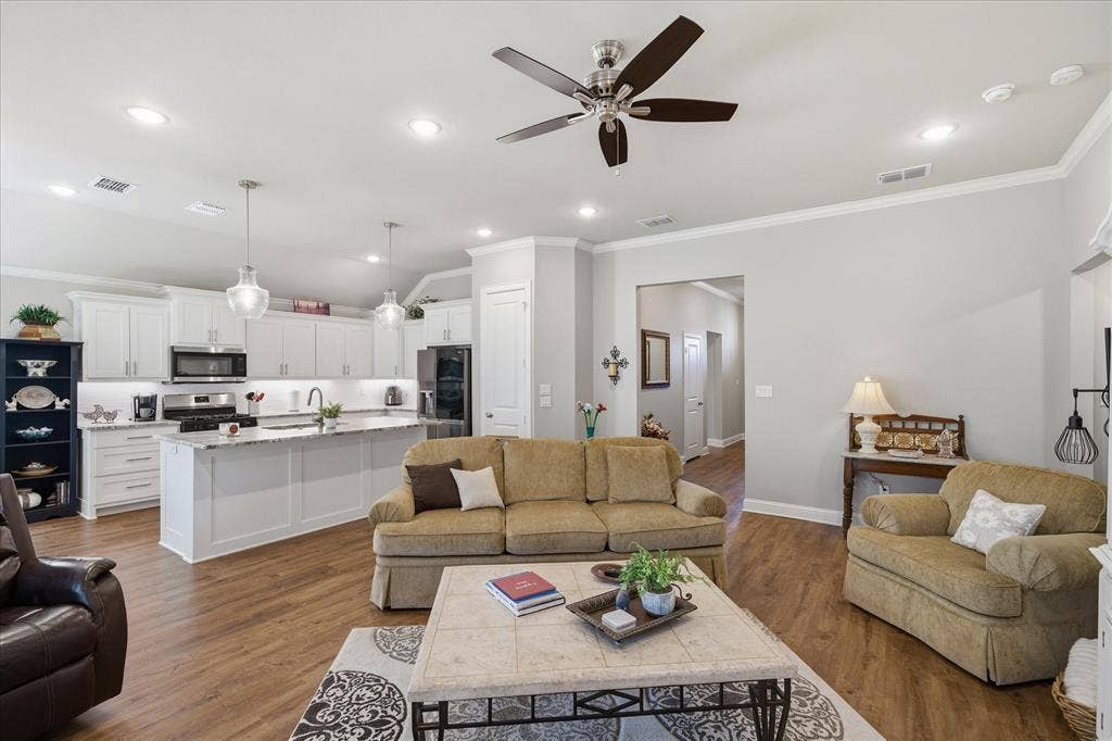 10059 Dayspring Drive, Flint, TX 75762 10059 Dayspring Drive, Flint, TX 75762