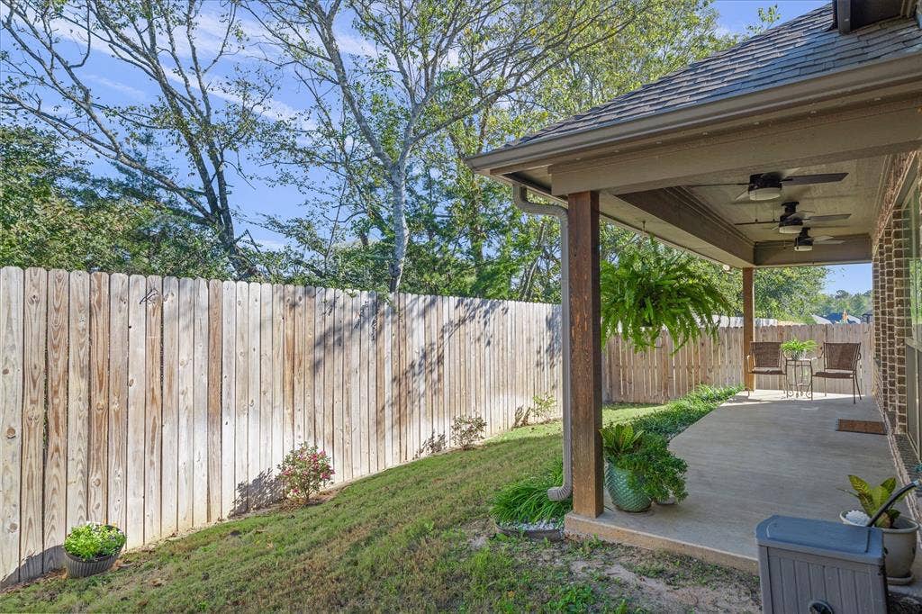 10059 Dayspring Drive, Flint, TX 75762 10059 Dayspring Drive, Flint, TX 75762