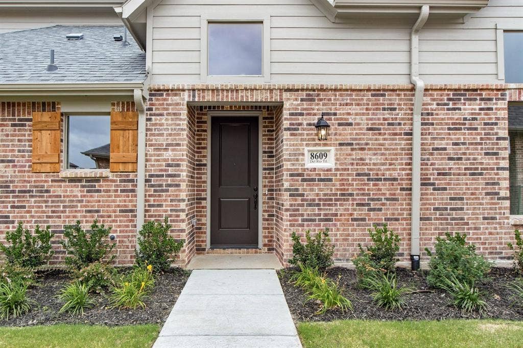 8609 Del Rio Trail, Rowlett, TX 75089 007-8609DelRioTrail-Wylie-TX-75098-Exterior.jpg-SMALL