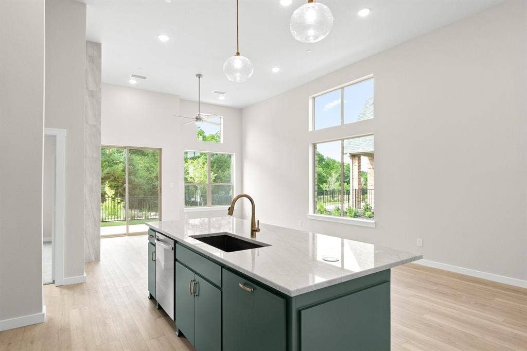 8609 Del Rio Trail, Rowlett, TX 75089 017-8609DelRioTrail-Wylie-TX-75098-Kitchen.jpg-SMALL