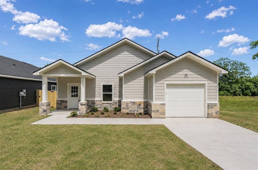 Property photo for 4526 Kolloch Drive, Dallas, TX