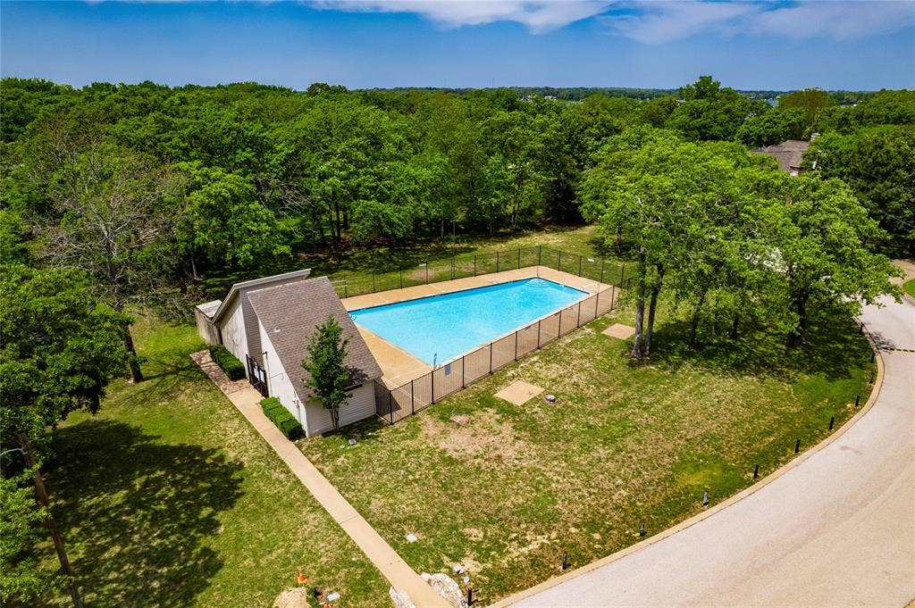 7811 Angelina Drive, Athens, TX 75752 Community pool