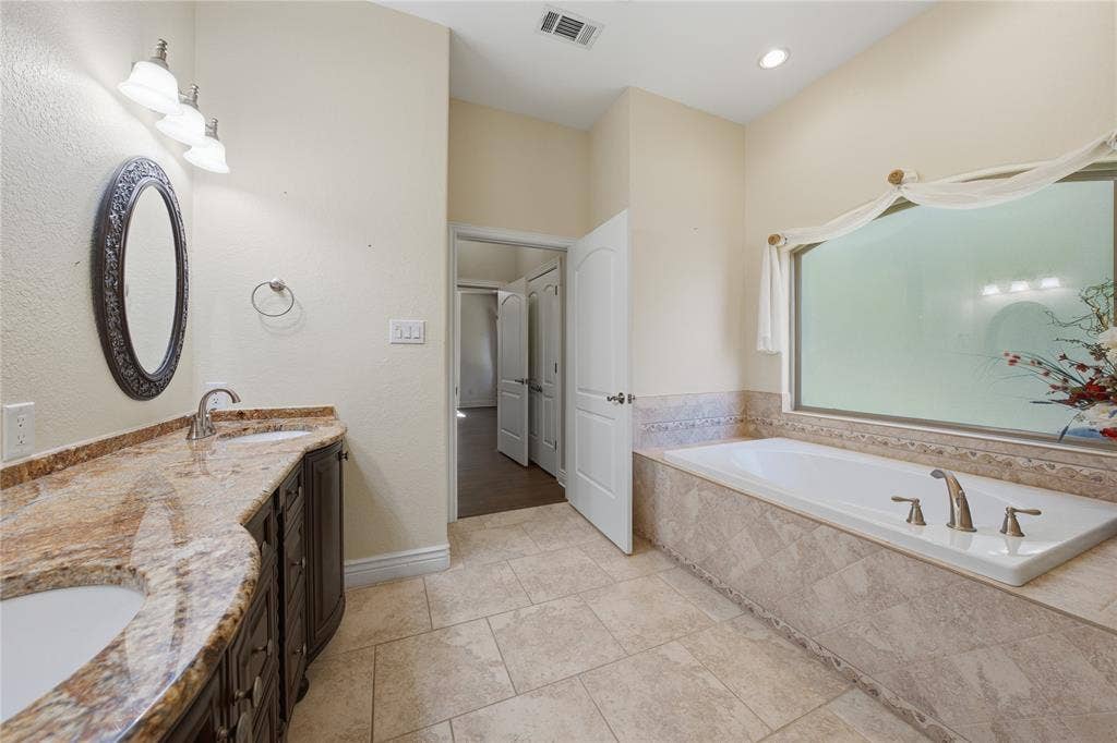 7811 Angelina Drive, Athens, TX 75752 master bath entry