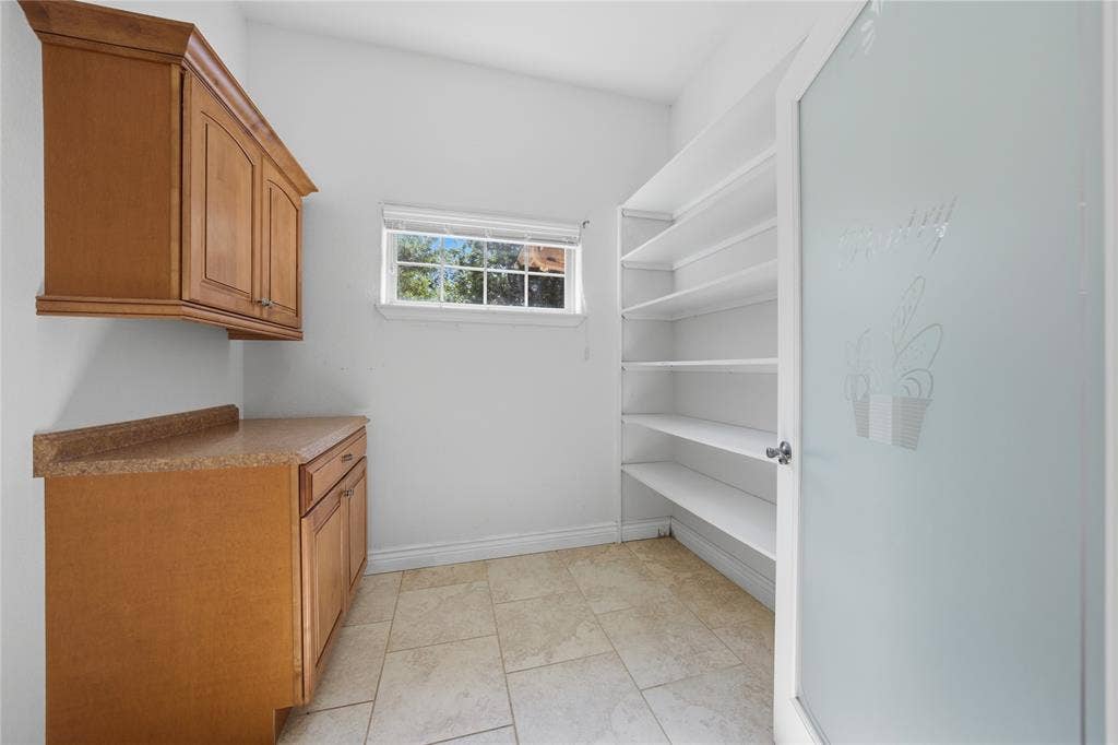 7811 Angelina Drive, Athens, TX 75752 Pantry
