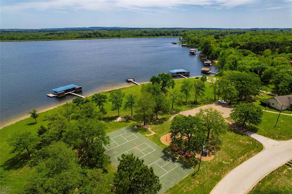 7811 Angelina Drive, Athens, TX 75752 Community amenities with lake access