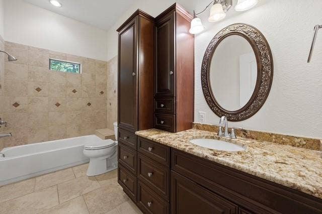 7811 Angelina Drive, Athens, TX 75752 Guest bath