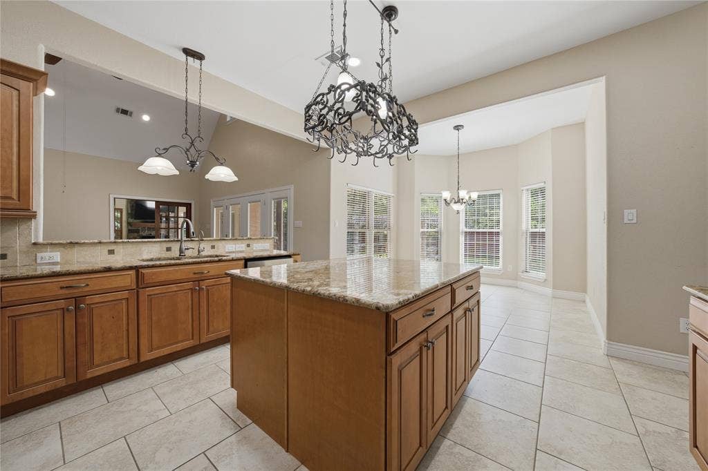 7811 Angelina Drive, Athens, TX 75752 Eat in kitchen