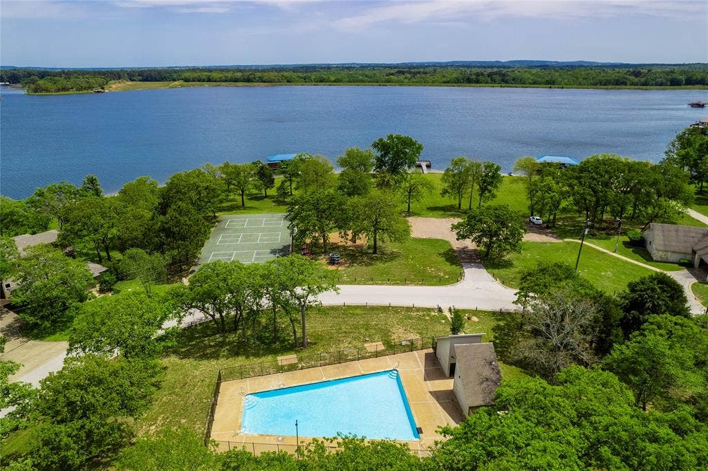 7811 Angelina Drive, Athens, TX 75752 community pool and lake access